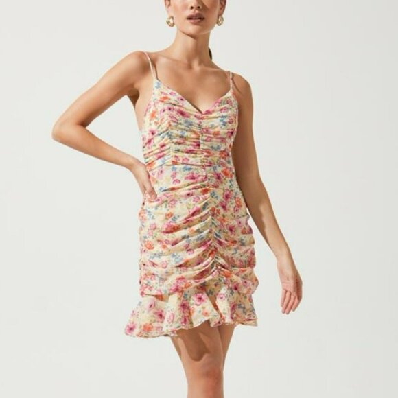 ASTR The Label Floral Ruched Mini Dress Sz M Adjustable Strap Ruffle Hem Smocked - Picture 8 of 9